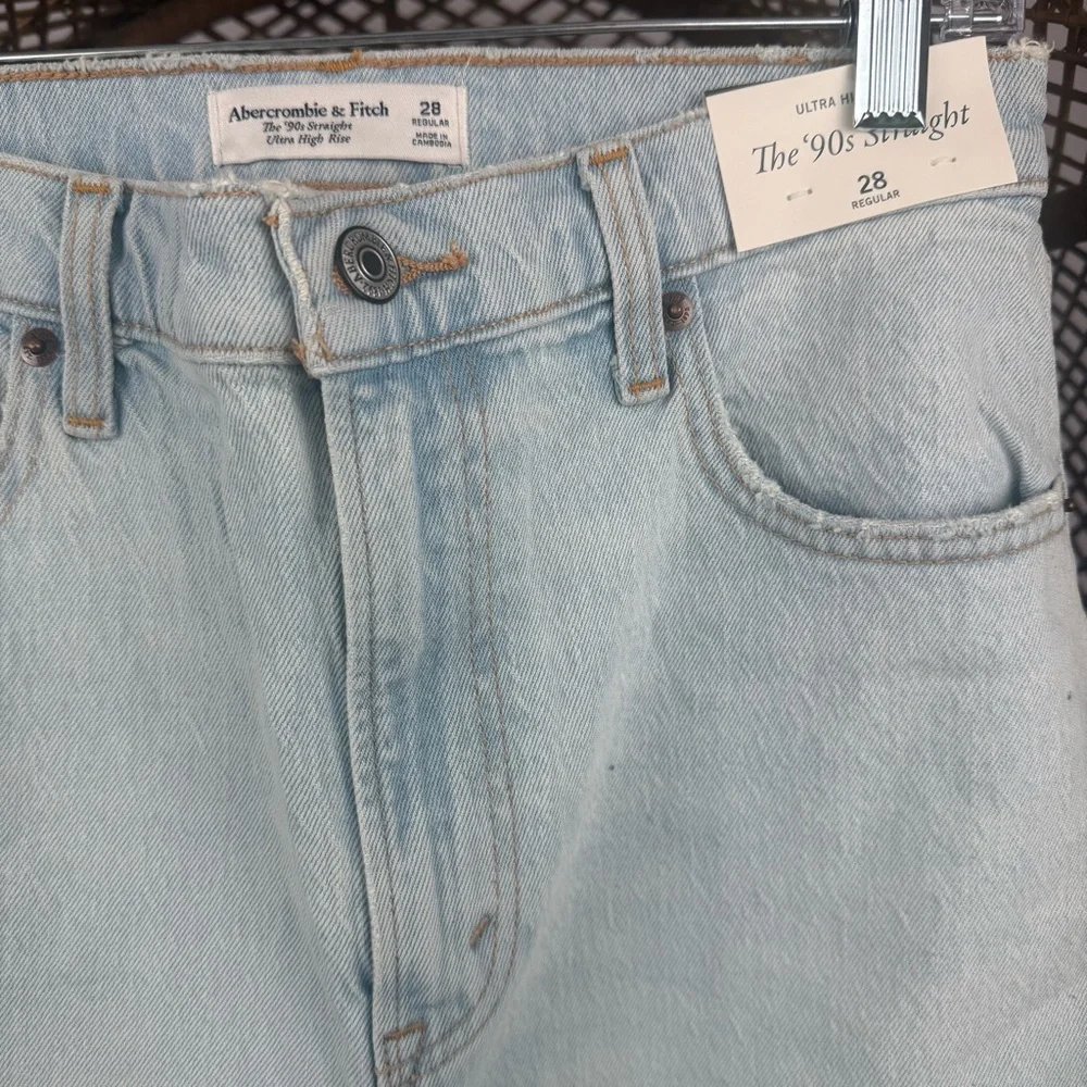 Abercrombie Ultra High Rise 90s Straight Jeans 28R NWT Raw Hem - Picture 10 of 10